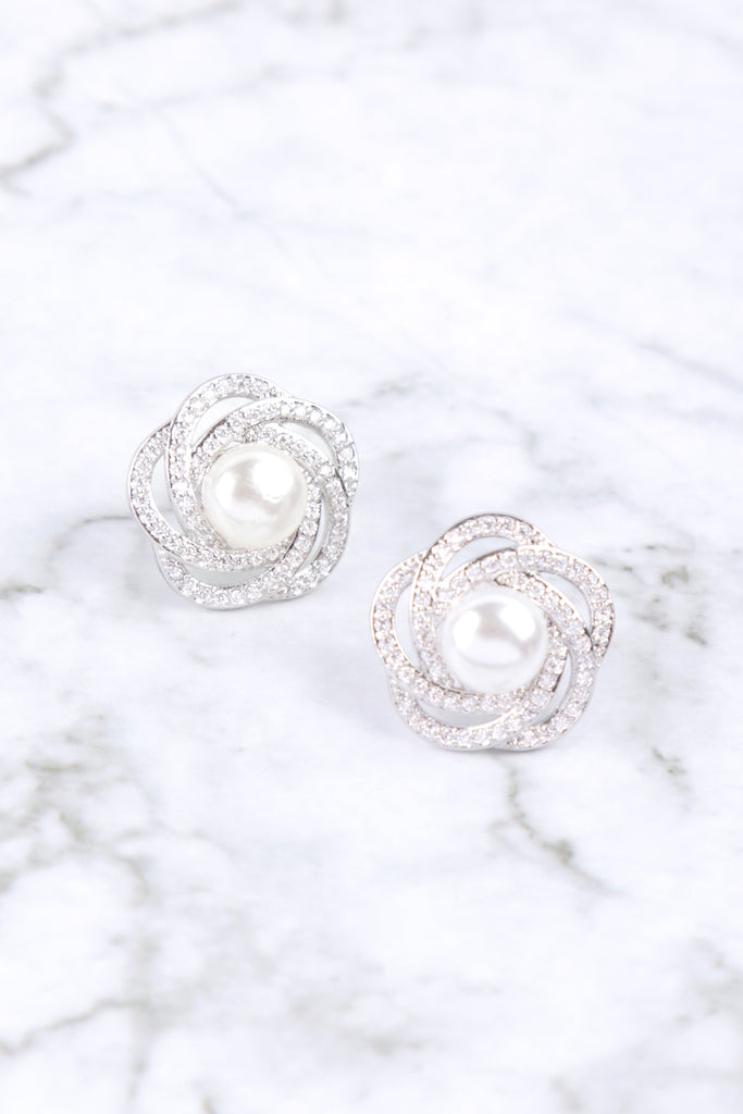 CUBIC ZIRCONIA FLOWER CENTER PEARL STUD EARRINGS