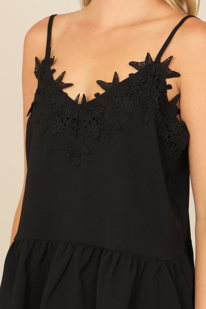 SPAGHETTI STRAP PLEATED WAIST FLORAL LACE PATCH TOP