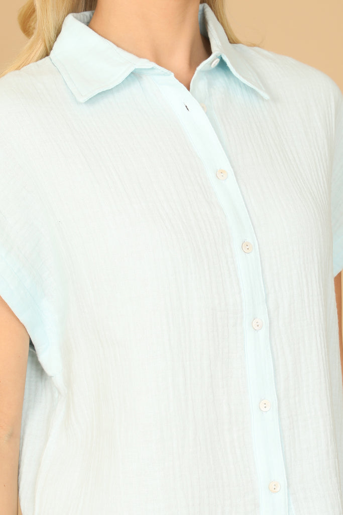 COLLARED SHORT SLEEVE BUTTON DETAIL SOLID TOP