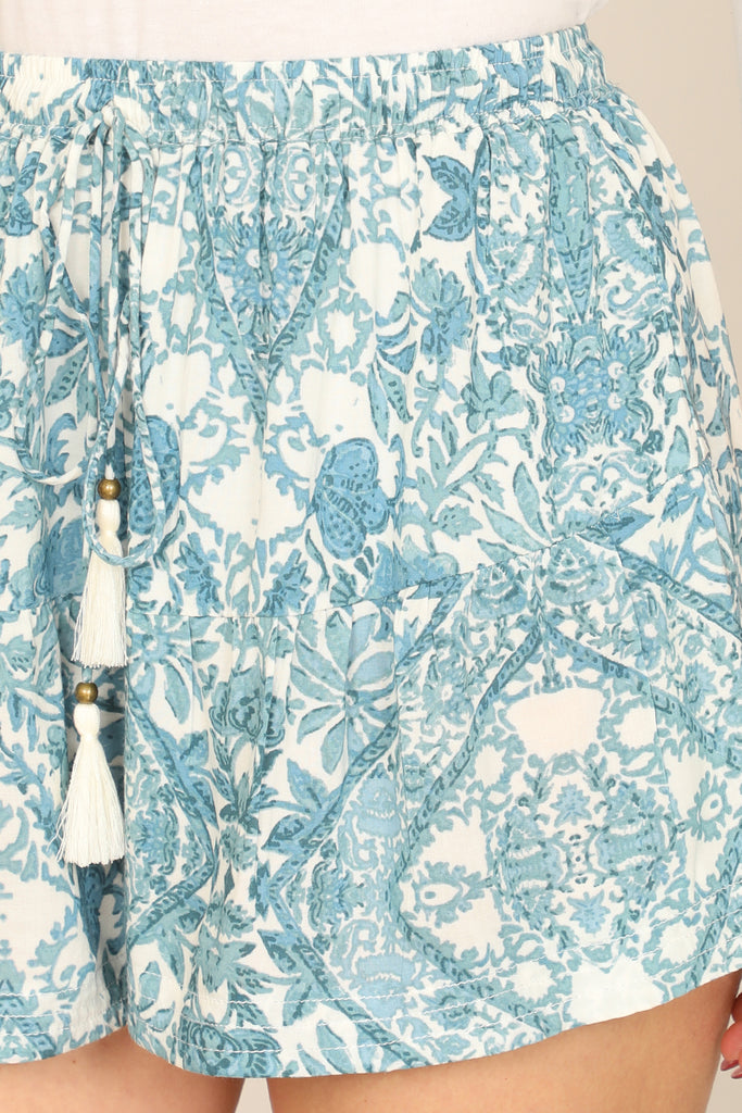 TASSEL TIE PRINTED SHORT