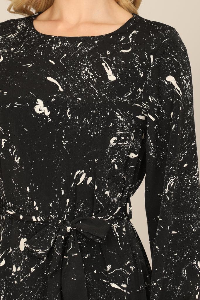 LONG SLEEVE WAIST TIE DRESS