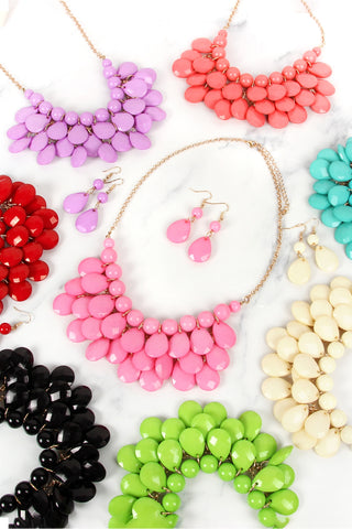 LAYERED CHAIN, NATURAL STONE CHIP MIX BEADS CRESCENT PENDANT NECKLACE