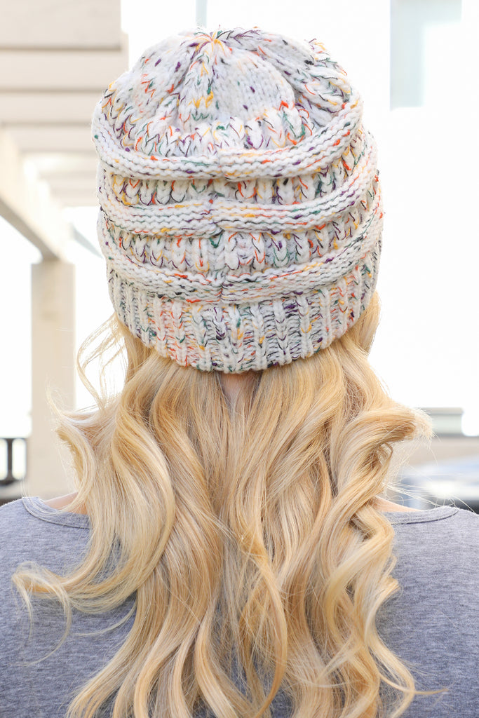 KNITTED BEANIE