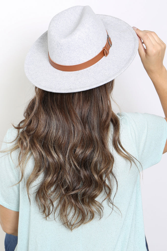 BRIM FASHION HAT W/ ADJUSTABE BUCKLE