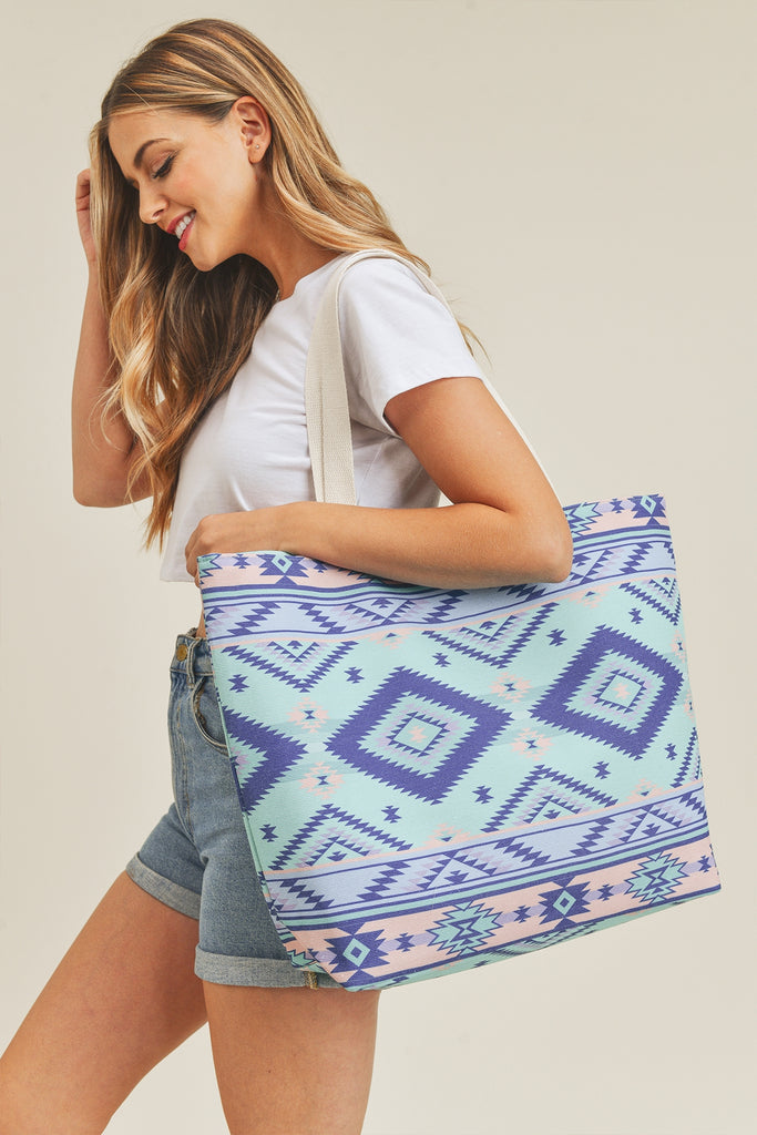TRIBAL PATTERN TOTE BAG