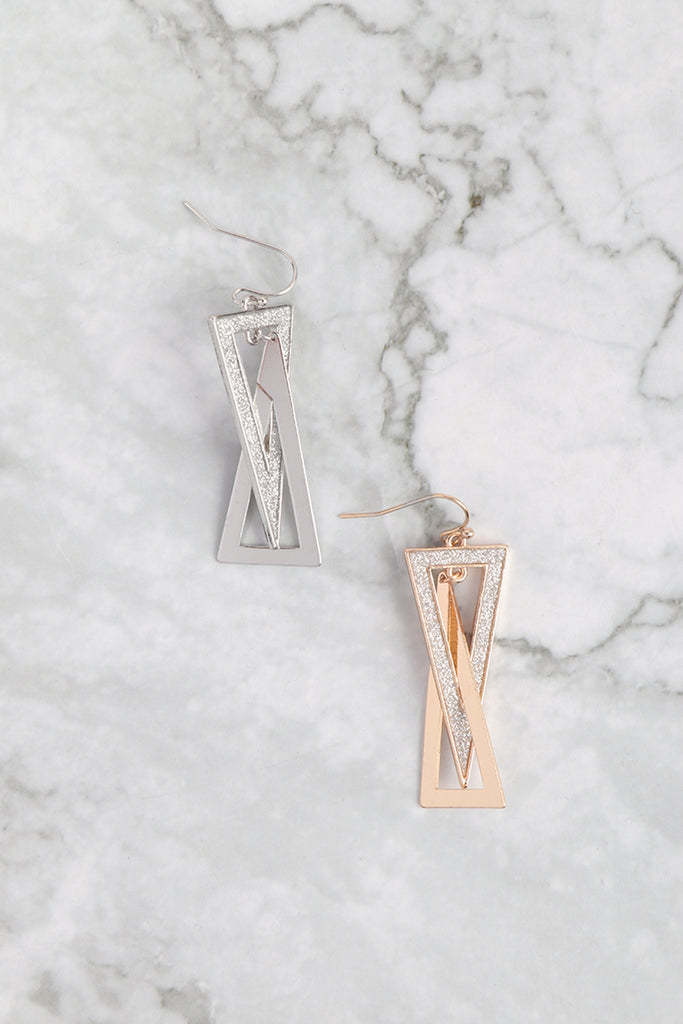 TRIANGLE INTERLINK SAND STICKER DANGLING EARRINGS