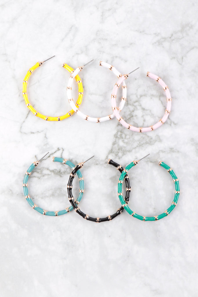 TEXTURED ENAMEL COLOR HOOP EARRINGS