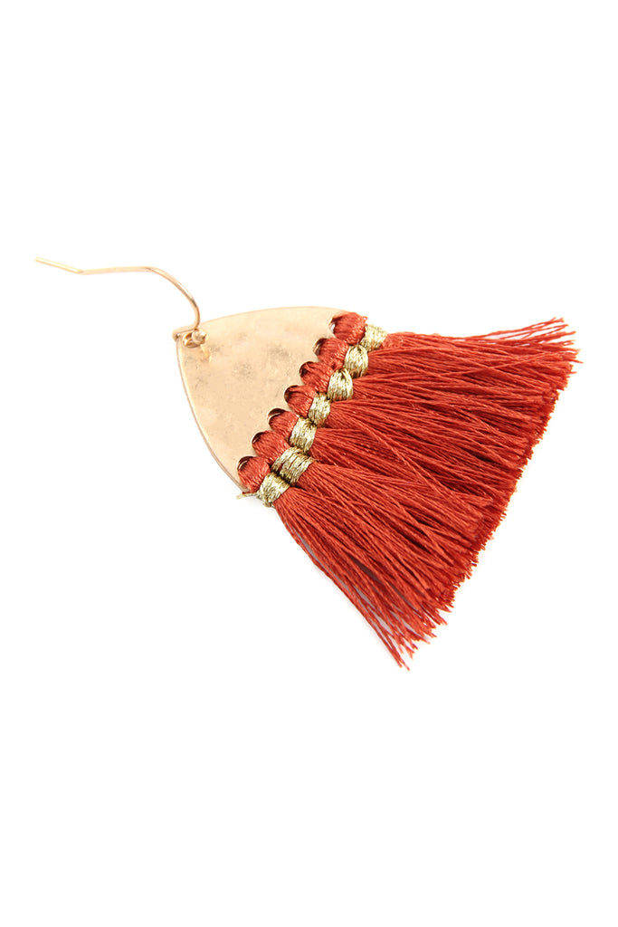 THREAD TASSEL HAMMERED METAL HOOK EARRINGS