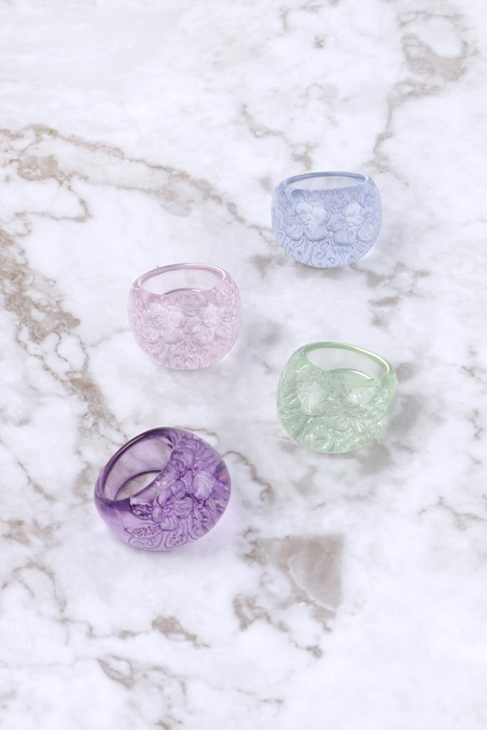 FLOWER LUCITE DOME SHAPE RESIN RING