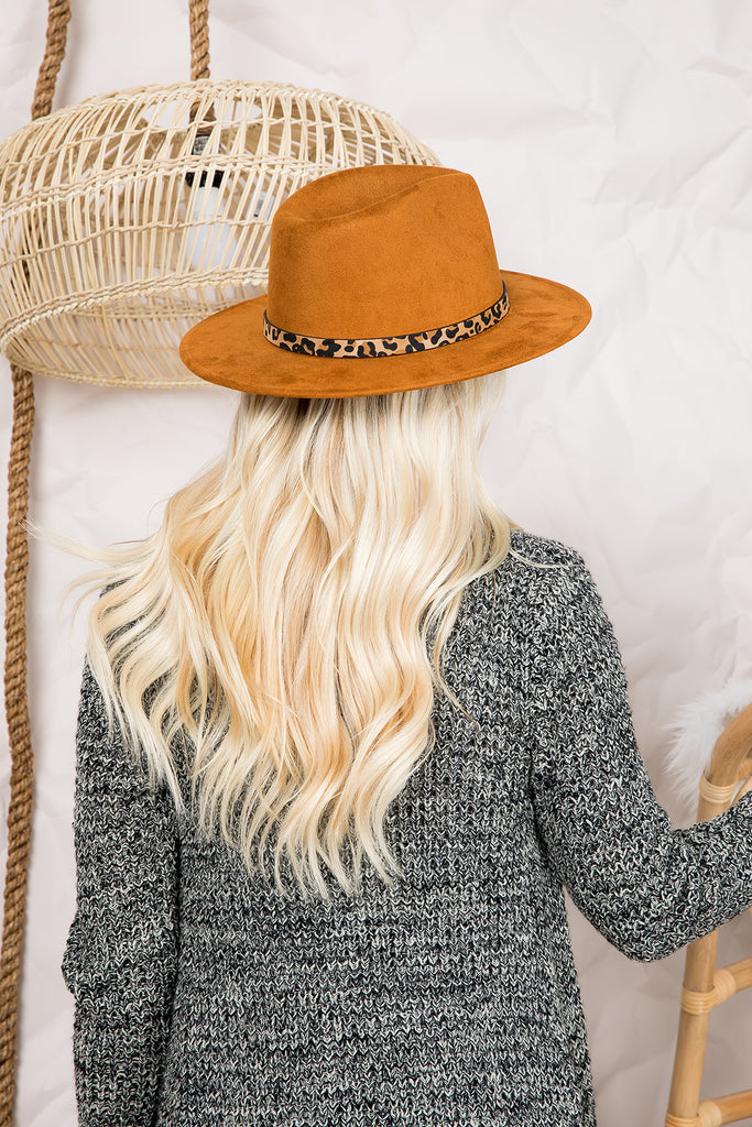 FASHION BRIM HAT WITH LEOPARD ACCENT