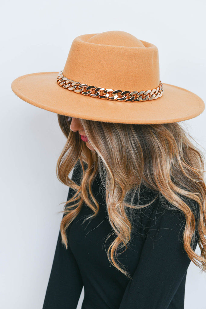 FELT BRIM FASHION HAT W/ CHAIN ACCENT