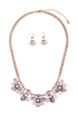 LAYERED CHAIN, NATURAL STONE CHIP MIX BEADS CRESCENT PENDANT NECKLACE