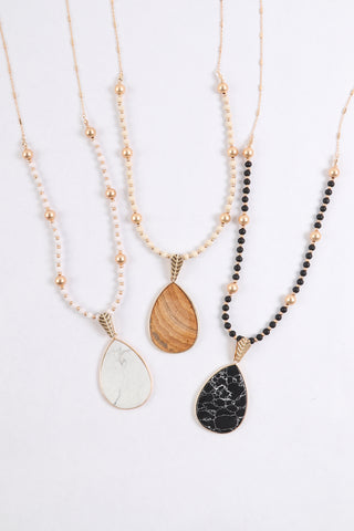 LAYERED CHAIN, NATURAL STONE CHIP MIX BEADS CRESCENT PENDANT NECKLACE