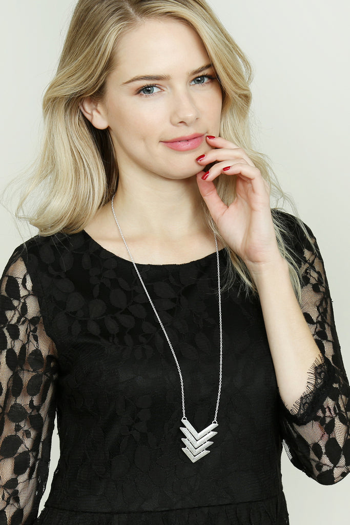 PNA177 - FOUR LINE TAPERED CHEVRON PENDANT NECKLACES