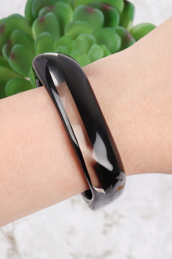 SB5170 - DISTORTED SQUARE SHAPE ACETATE BANGLE BRACELET