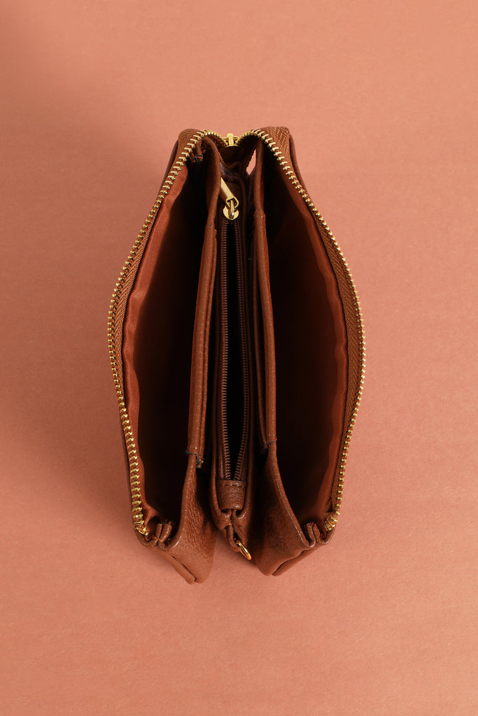 005 - LEATHER WALLET WITH DETACHABLE WRISTLET