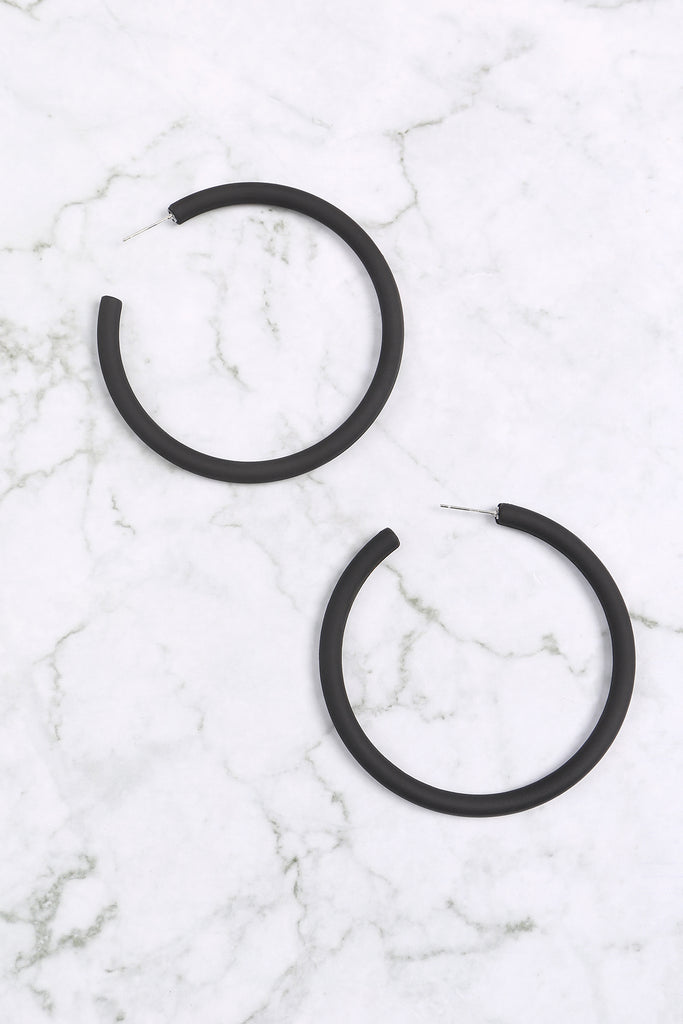 RUBBER COATED HOOP EARRINGS