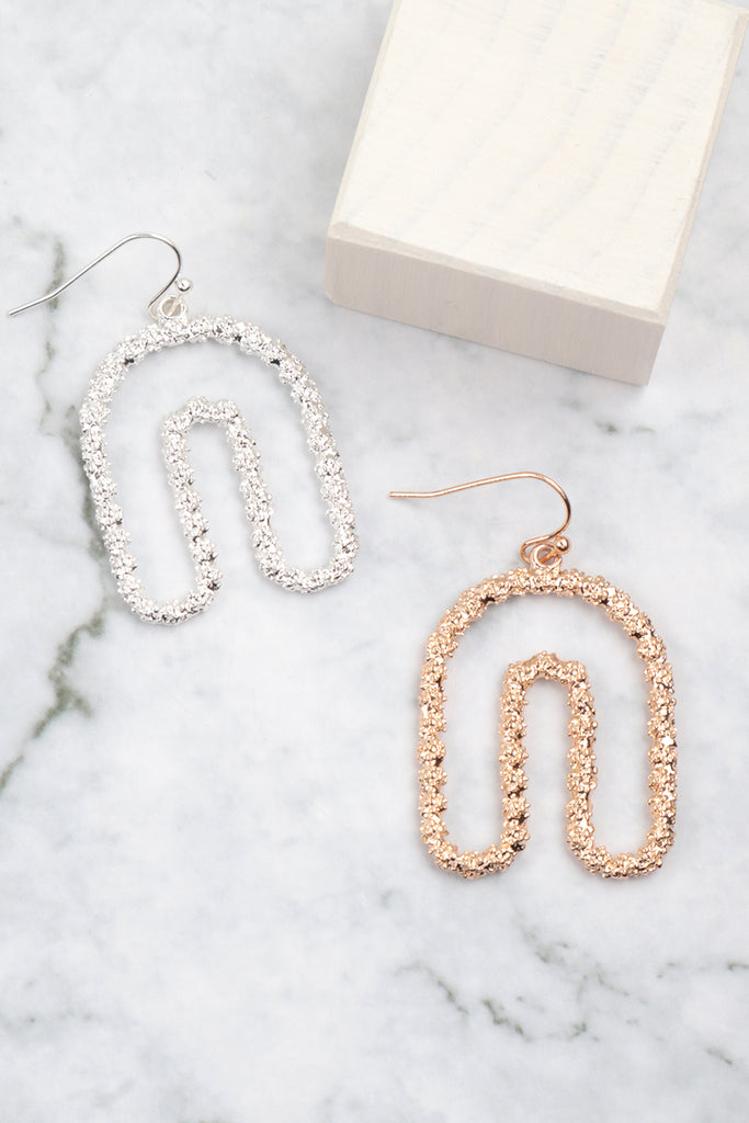 1.5" ARCH SHAPED TEXTURED DANGLE EARRINGS