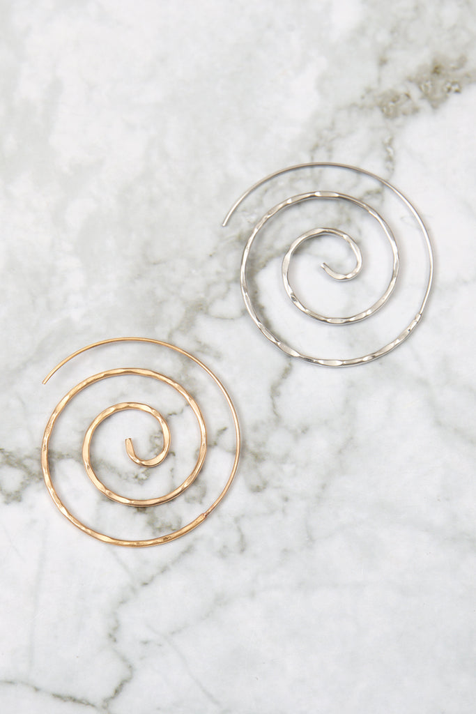 ROUND SWIRL TEXTURED HOOP EARRINGS