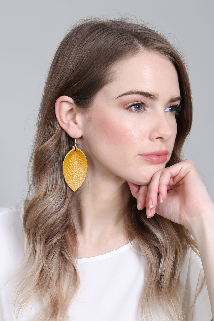 PINCHED TEARDROP HOOK DROP EARRINGS