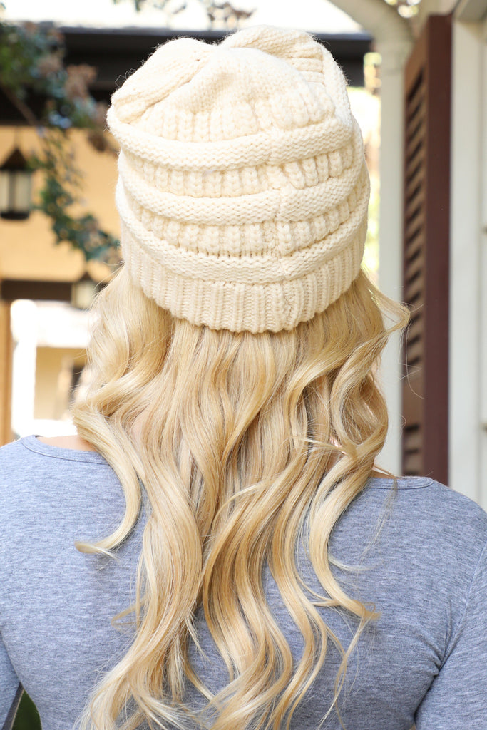 KNITTED BEANIE