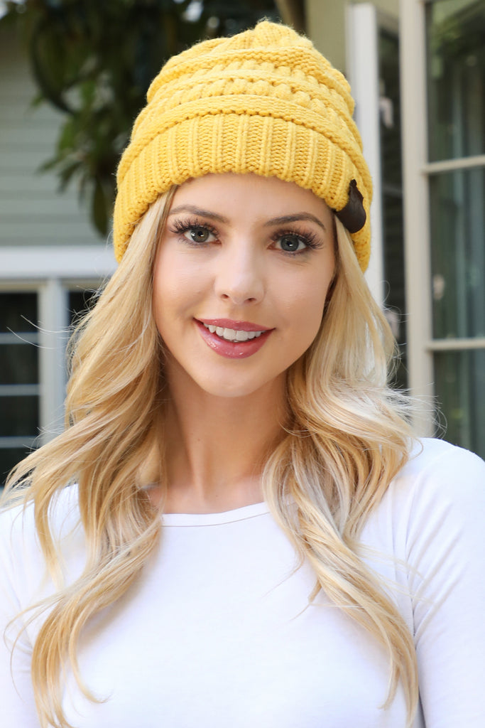 KNITTED BEANIE