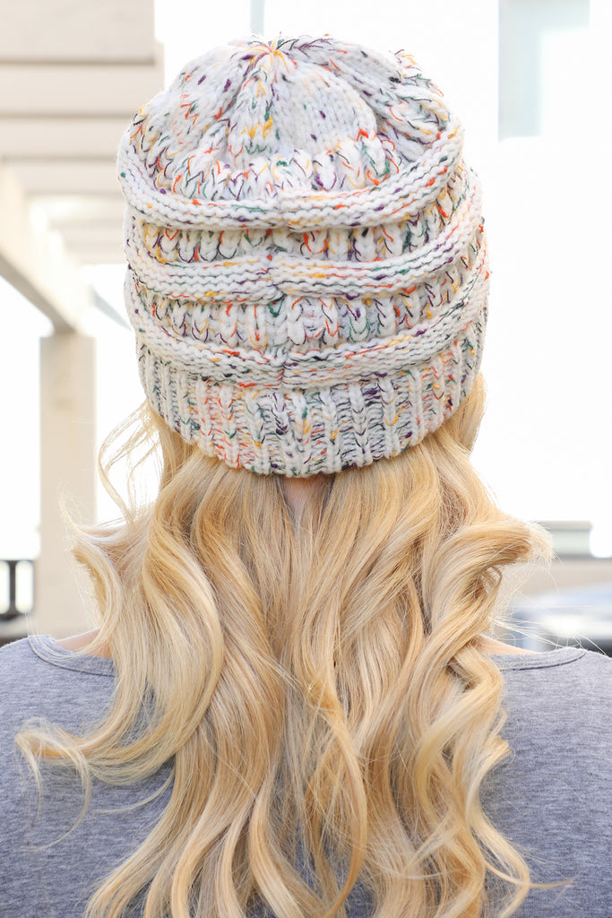 KNITTED BEANIE