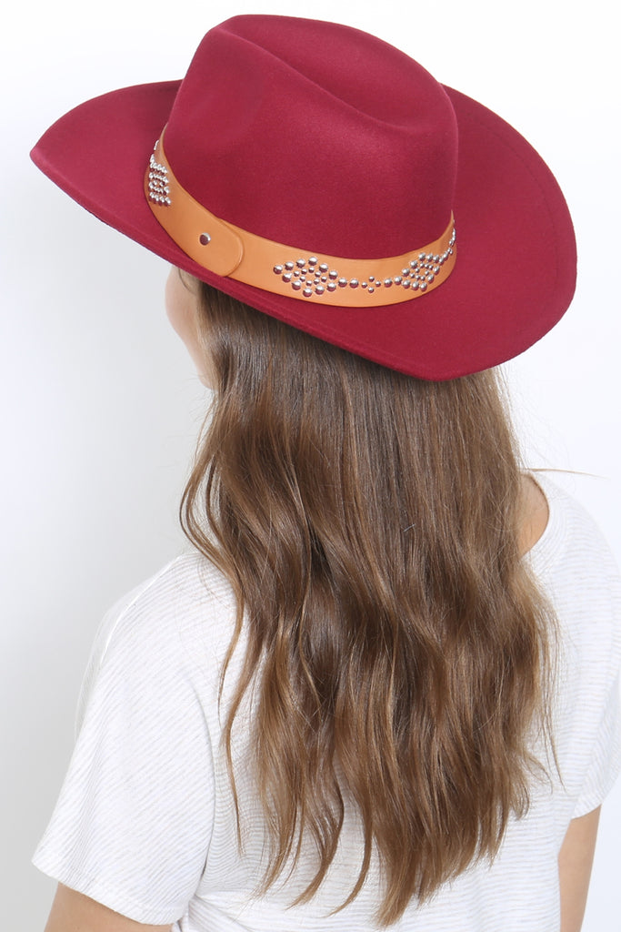 FELT FASHION BRIM HAT W/ LEATHER STRAP & DIAMOND SHAPE STUDS