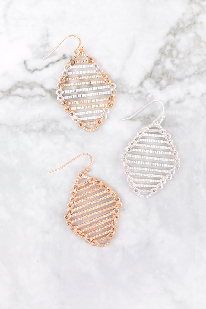 MISS SHAPE LINK TEXTURE DROP FISH HOOK EARRINGS