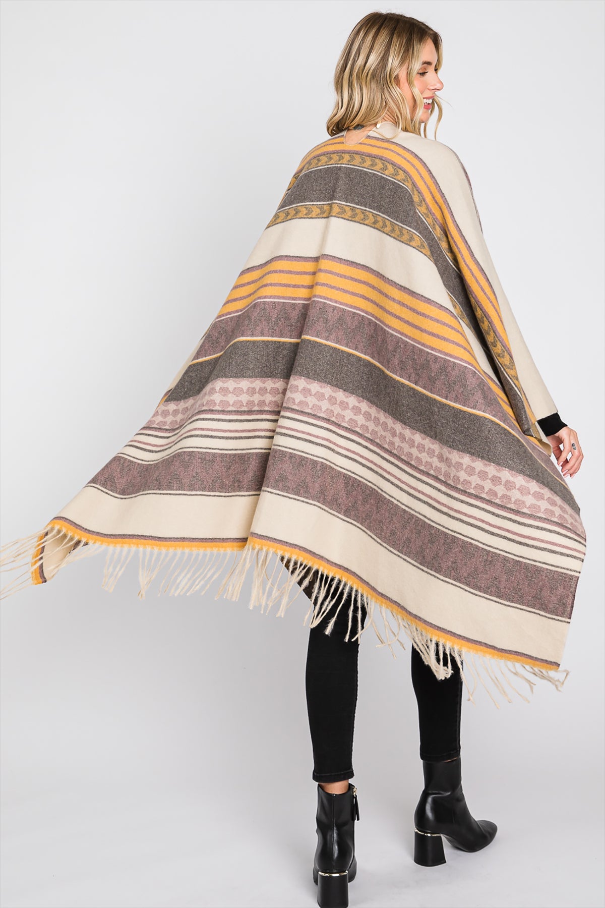 Aztec Ruana AZTEC PATTERN FRINGE RUANA – Riah Fashion