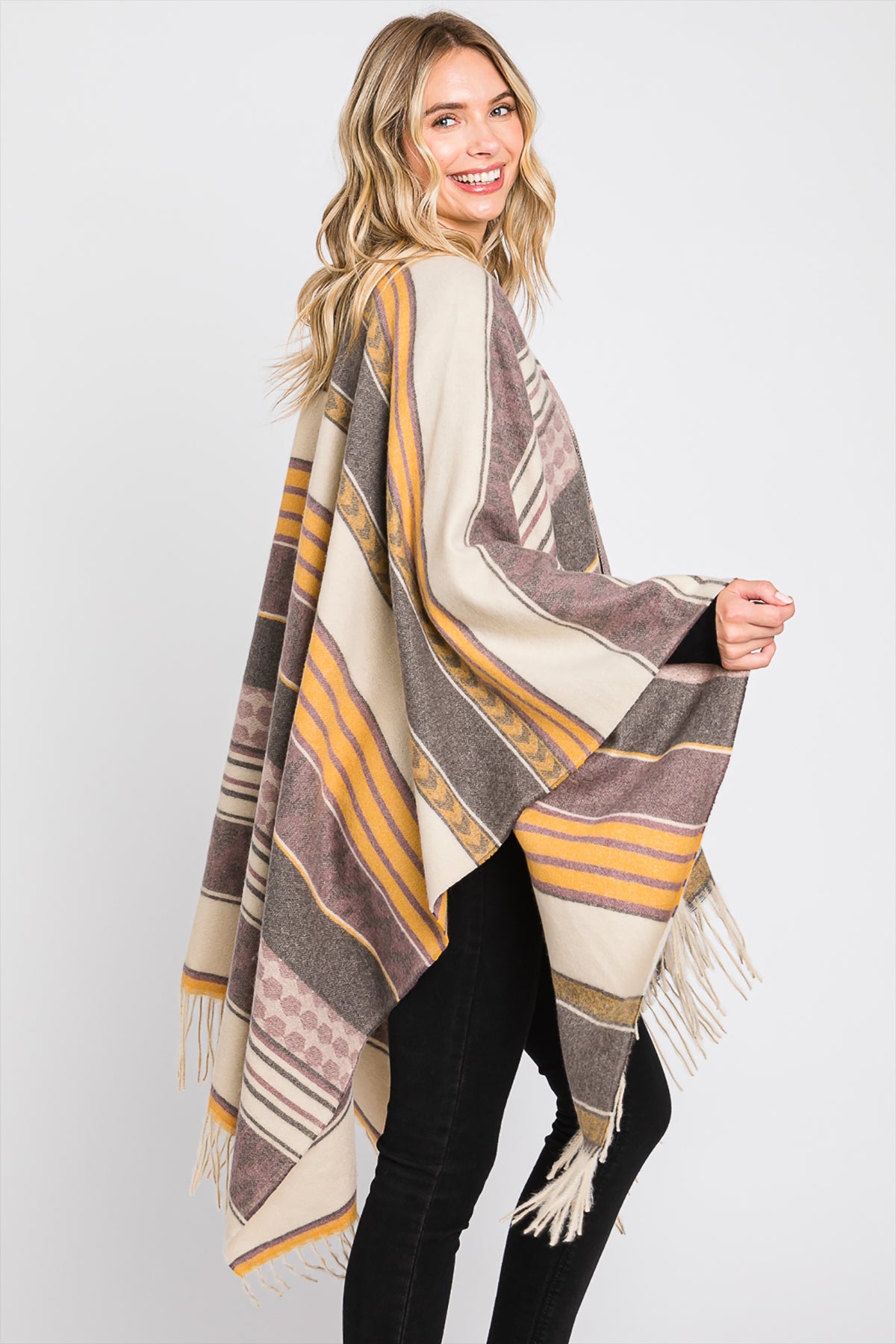 Aztec Ruana AZTEC PATTERN FRINGE RUANA – Riah Fashion