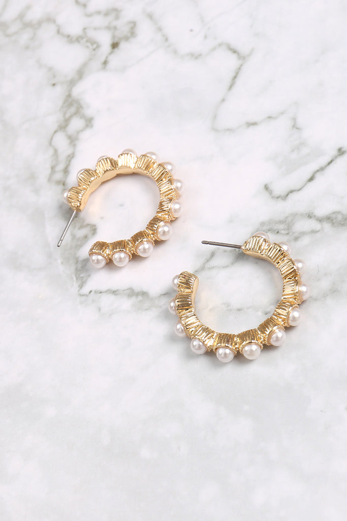 TEXTURED GOLD PLATED PEARL HOOP EARRINGS