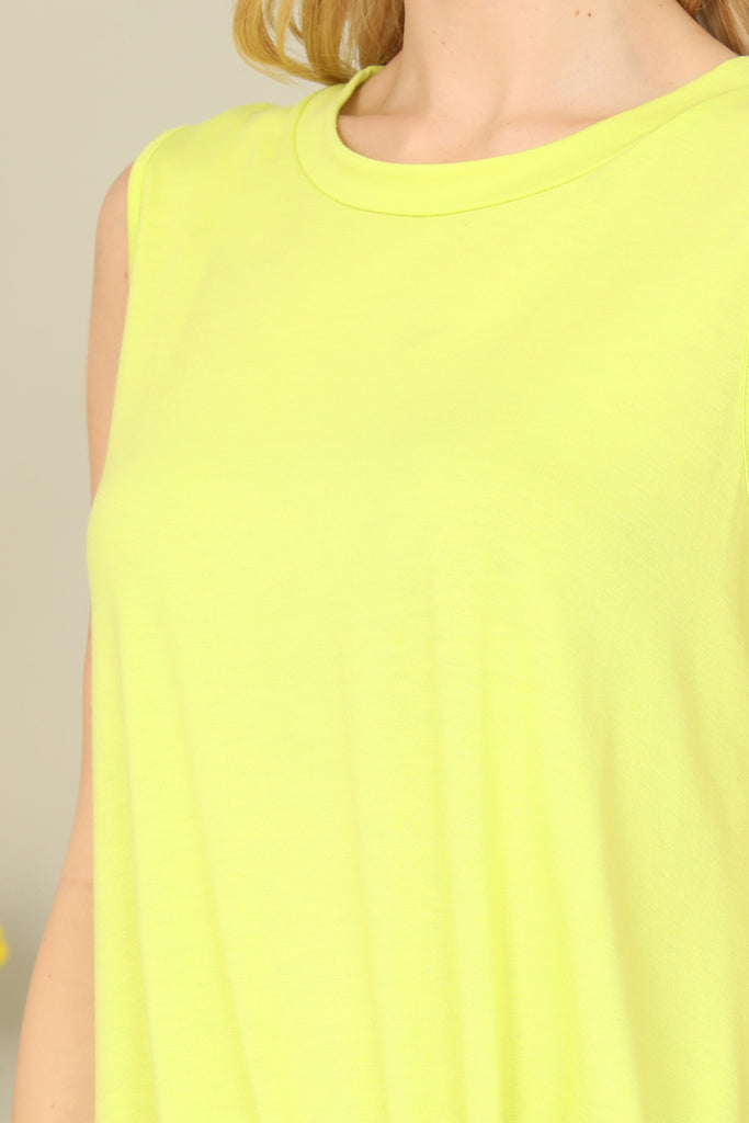 Solid Sleeveless Front Twist Top