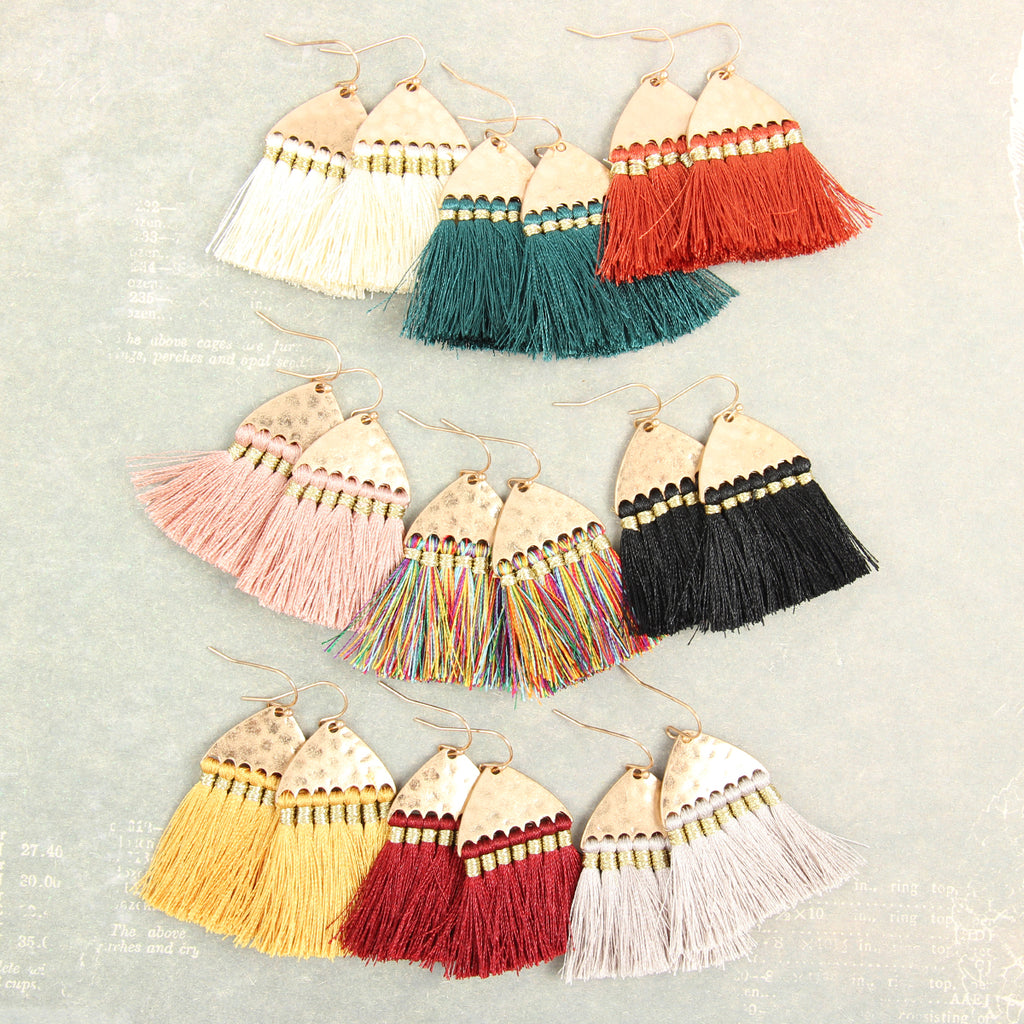 THREAD TASSEL HAMMERED METAL HOOK EARRINGS