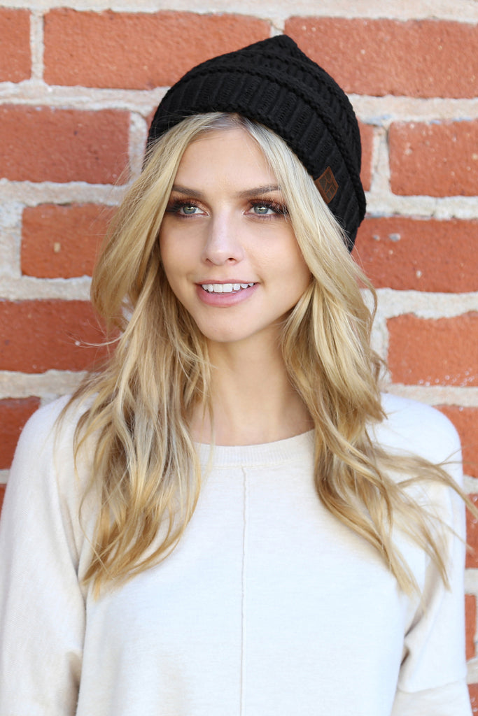 KNITTED BEANIE