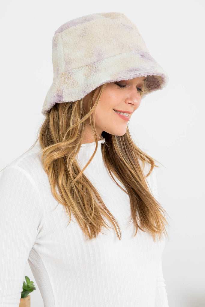 TIE DYE FUZZY FLEECE BUCKET HAT