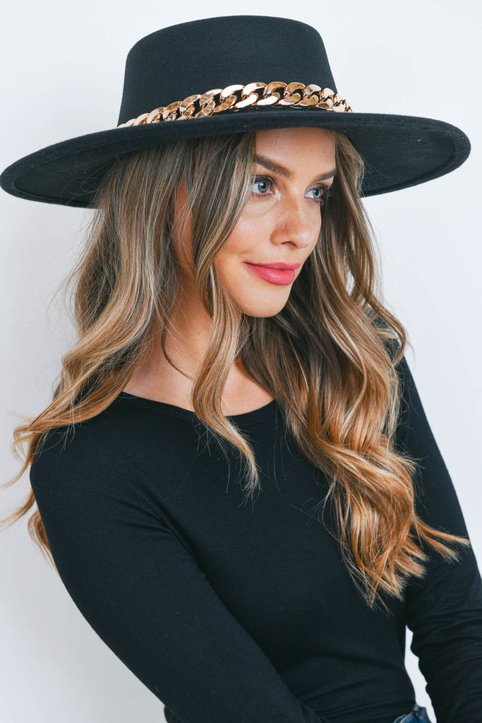 FELT BRIM FASHION HAT W/ CHAIN ACCENT
