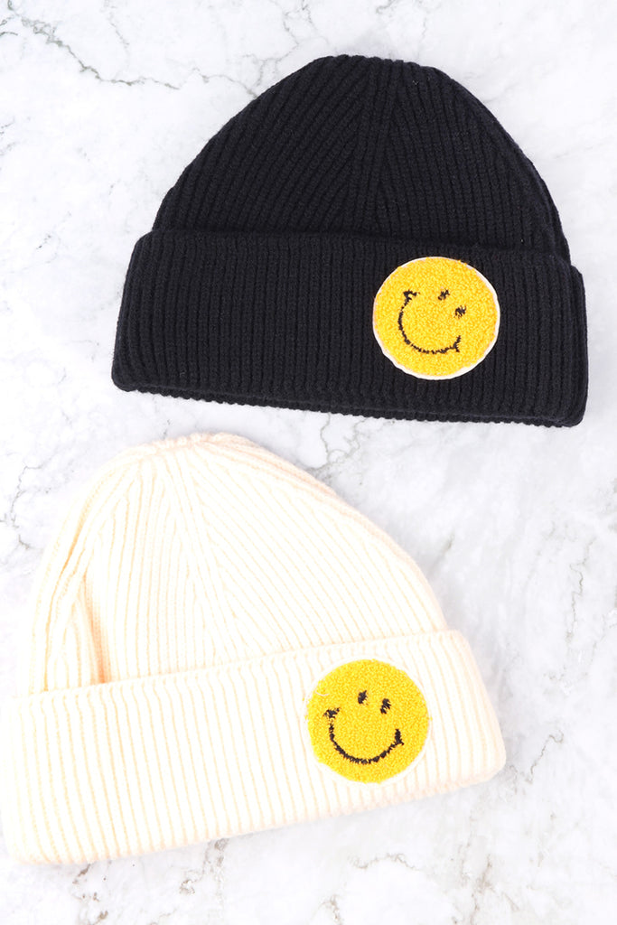 KNITTED BEANIE WITH SMILEY FACE