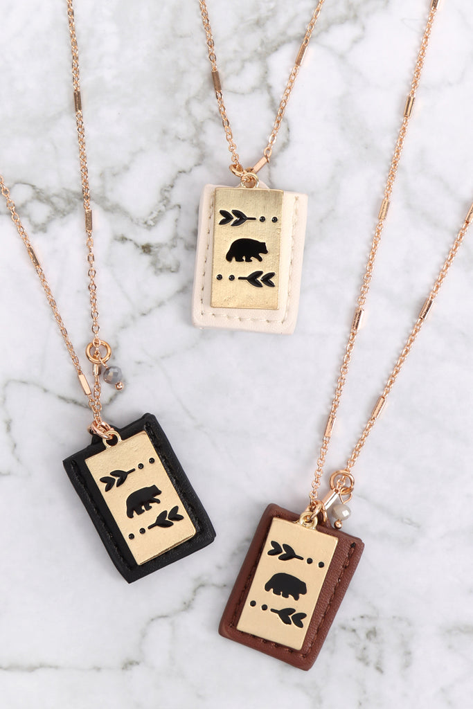 MYN1432 - BEAR ENGRAVED PLATE POCKET NECKLACE