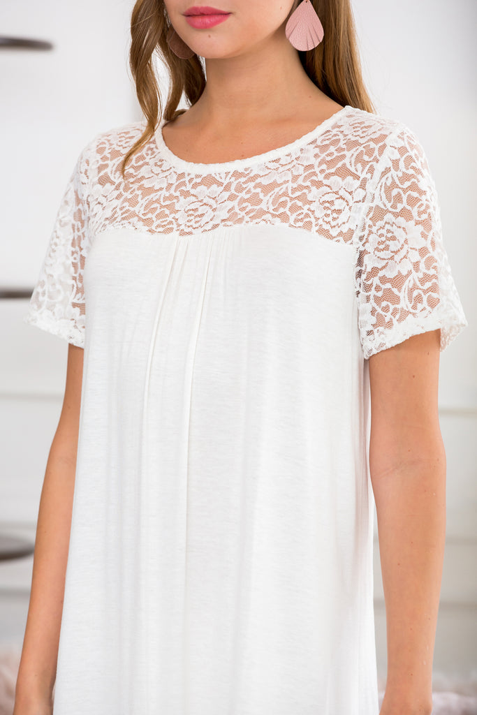 Short Sleeve Pleated Lace Detail Dress